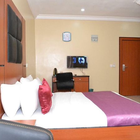 Limoh Suites Benin City Exteriör bild