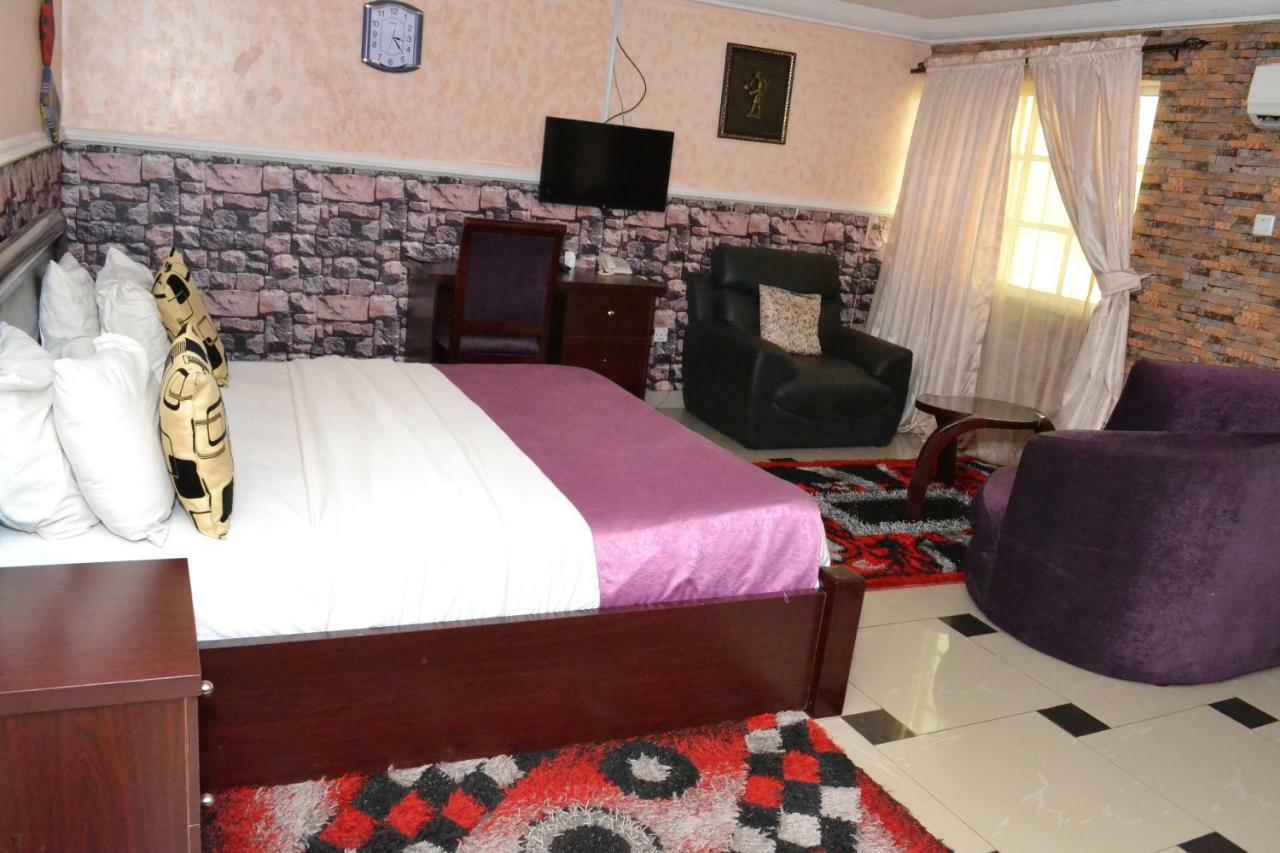Limoh Suites Benin City Exteriör bild