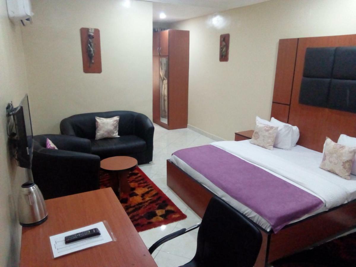 Limoh Suites Benin City Exteriör bild