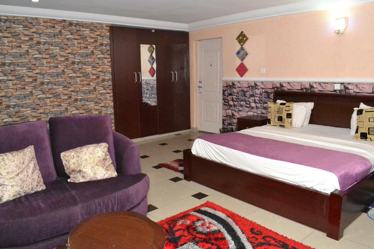 Limoh Suites Benin City Exteriör bild