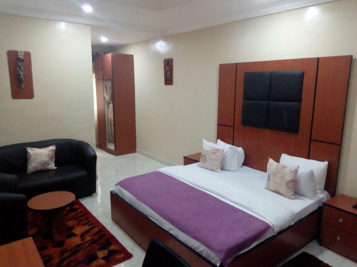 Limoh Suites Benin City Exteriör bild