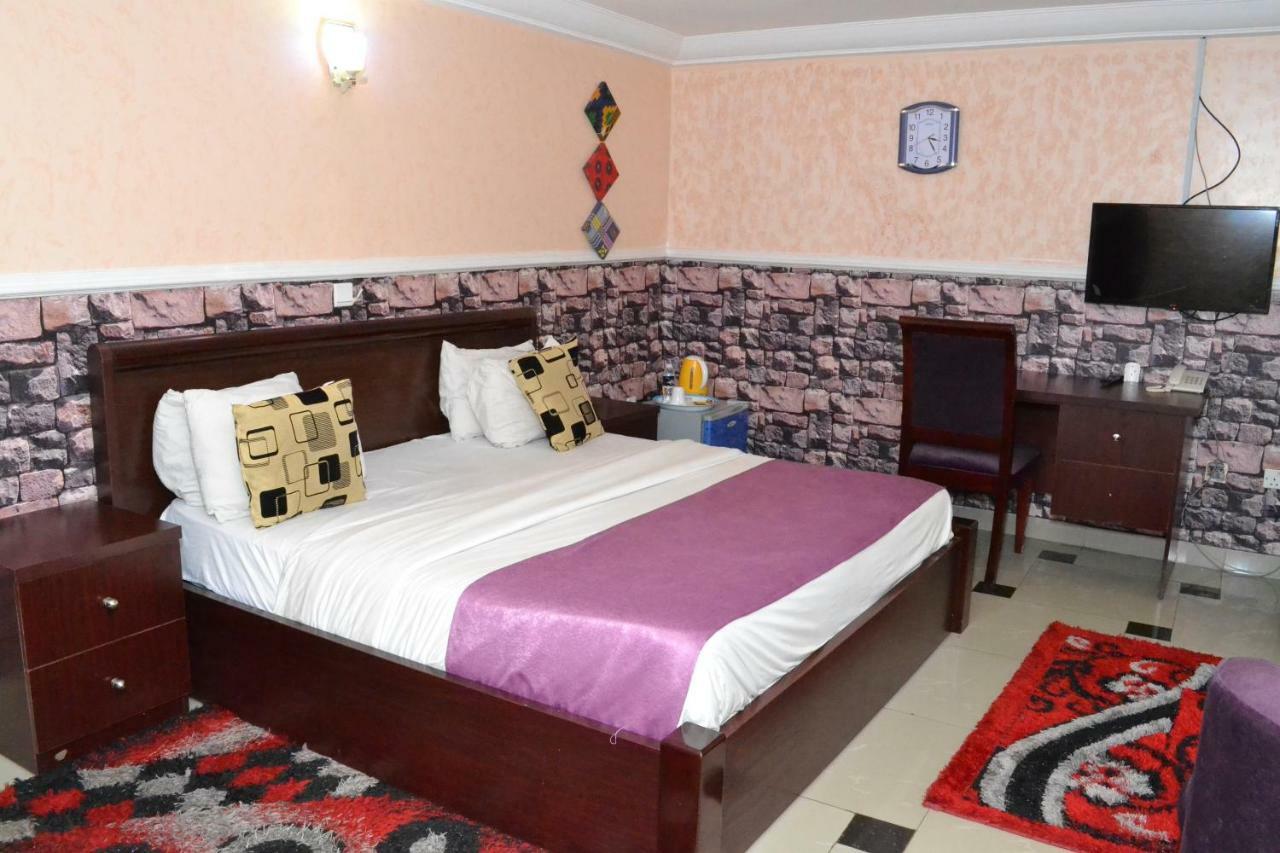 Limoh Suites Benin City Exteriör bild
