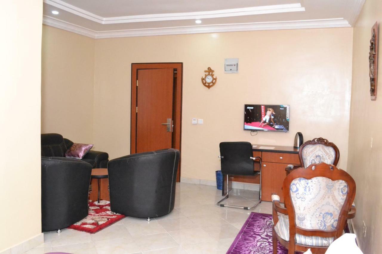 Limoh Suites Benin City Exteriör bild