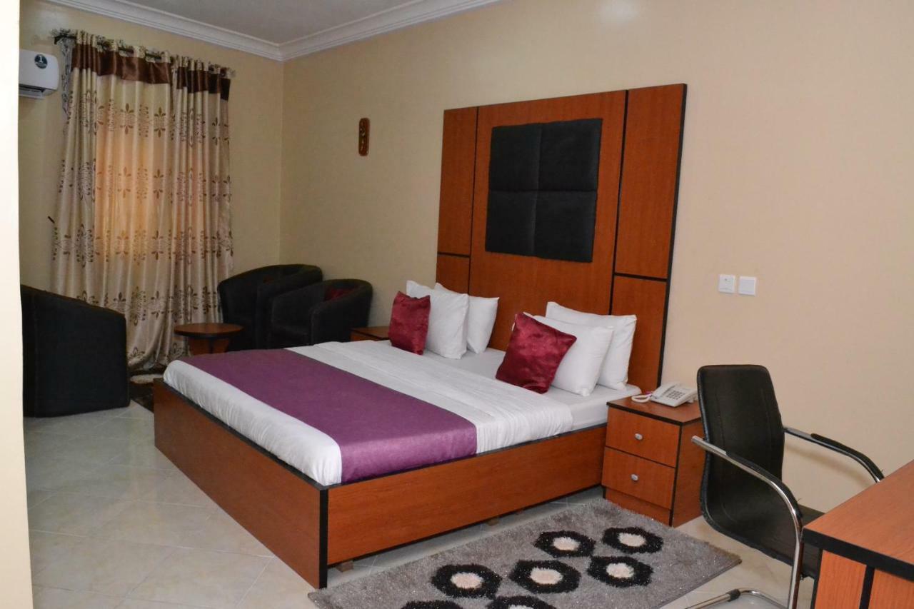 Limoh Suites Benin City Exteriör bild