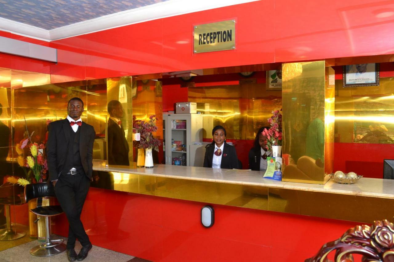 Limoh Suites Benin City Exteriör bild