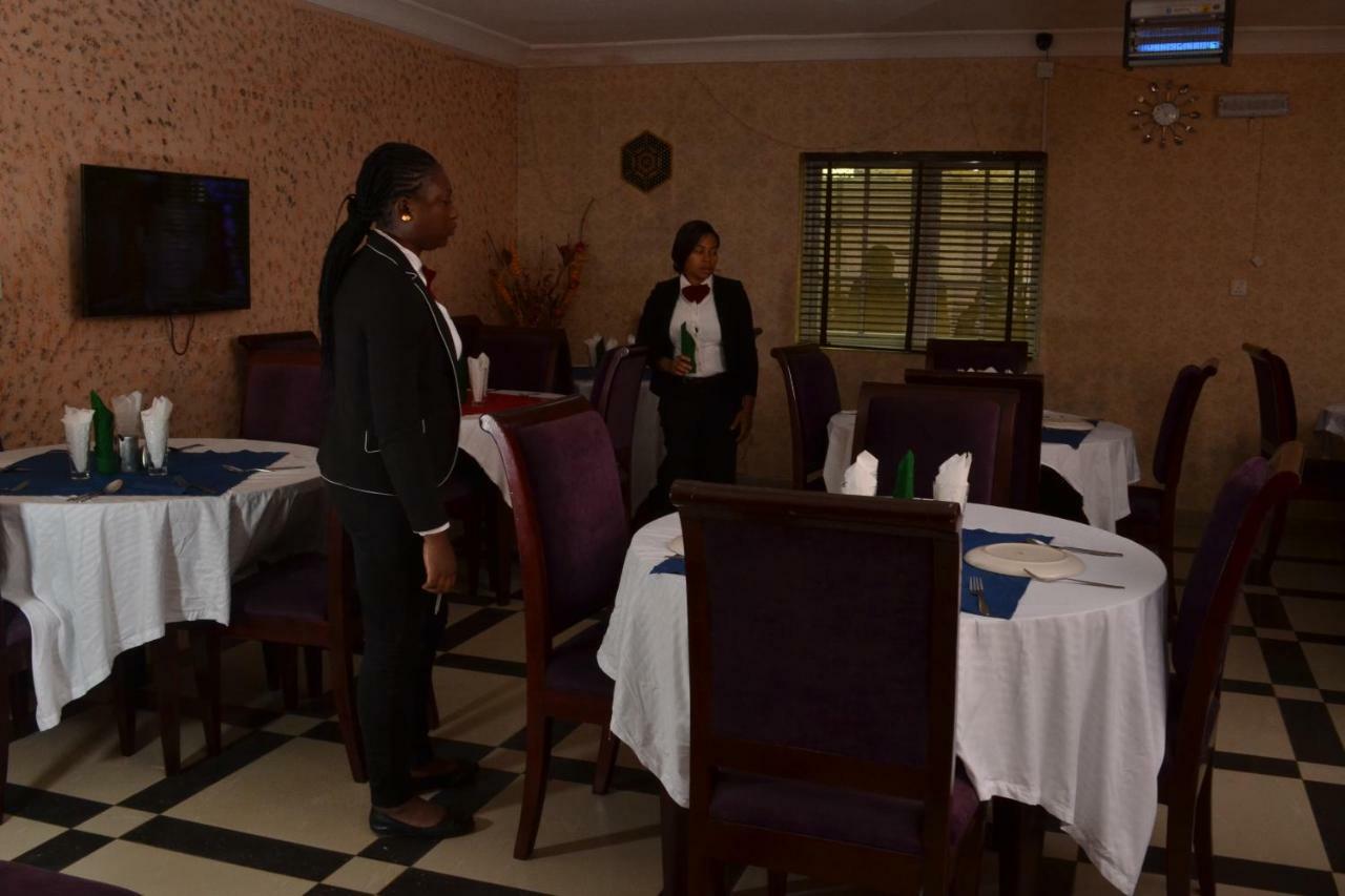 Limoh Suites Benin City Exteriör bild