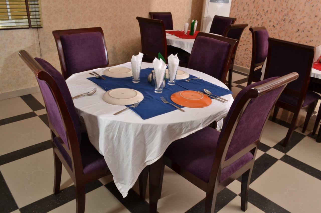Limoh Suites Benin City Exteriör bild
