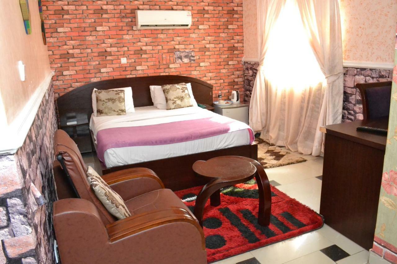 Limoh Suites Benin City Exteriör bild