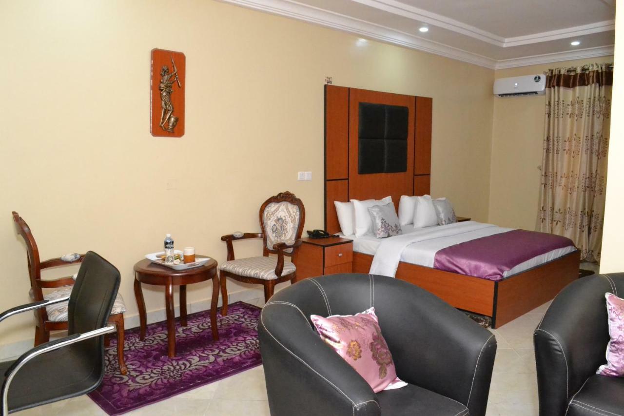 Limoh Suites Benin City Exteriör bild