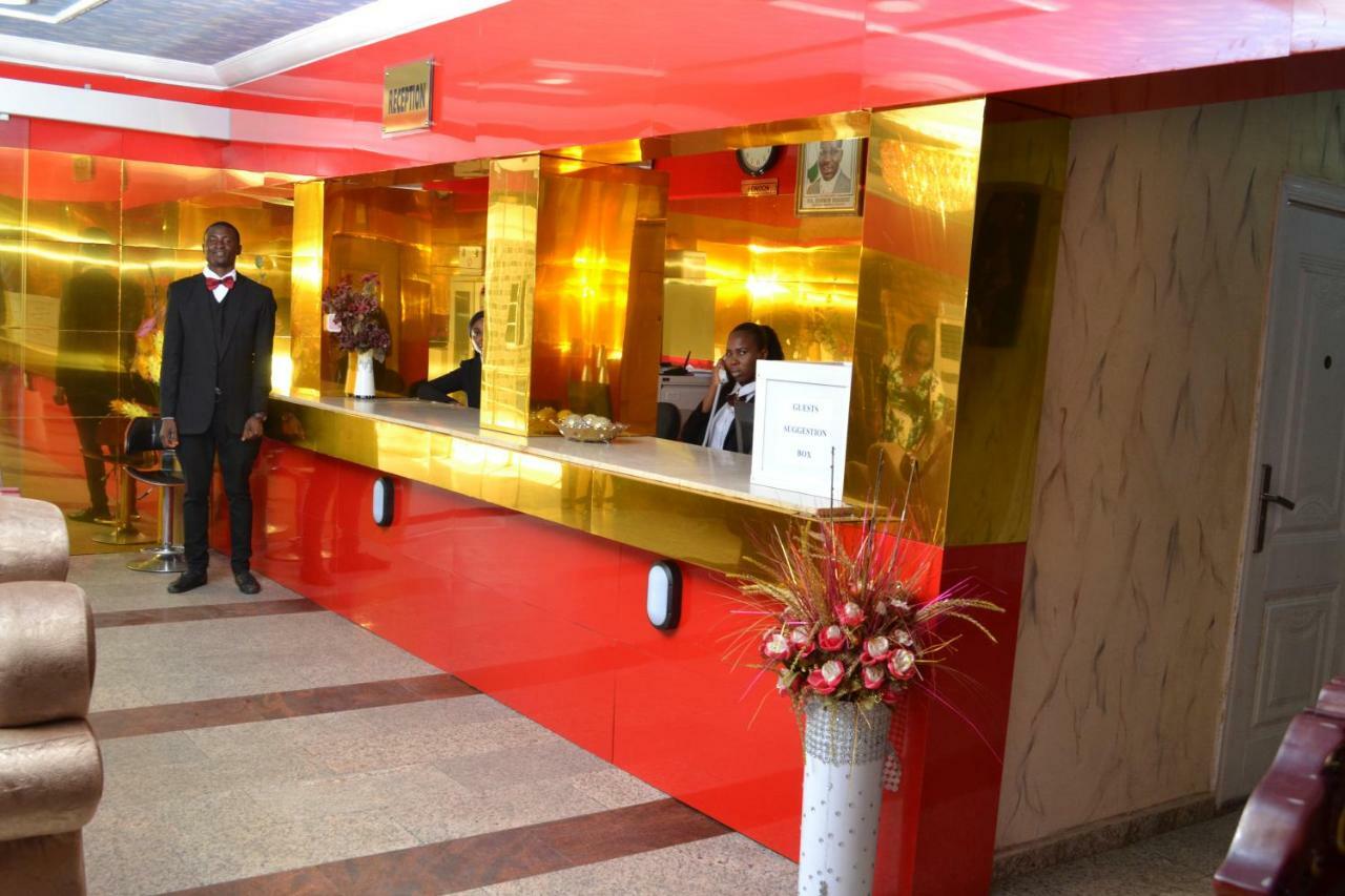 Limoh Suites Benin City Exteriör bild