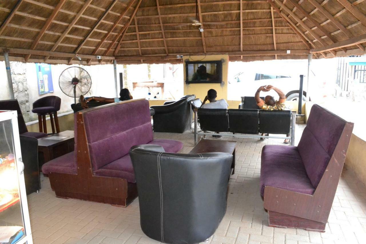 Limoh Suites Benin City Exteriör bild