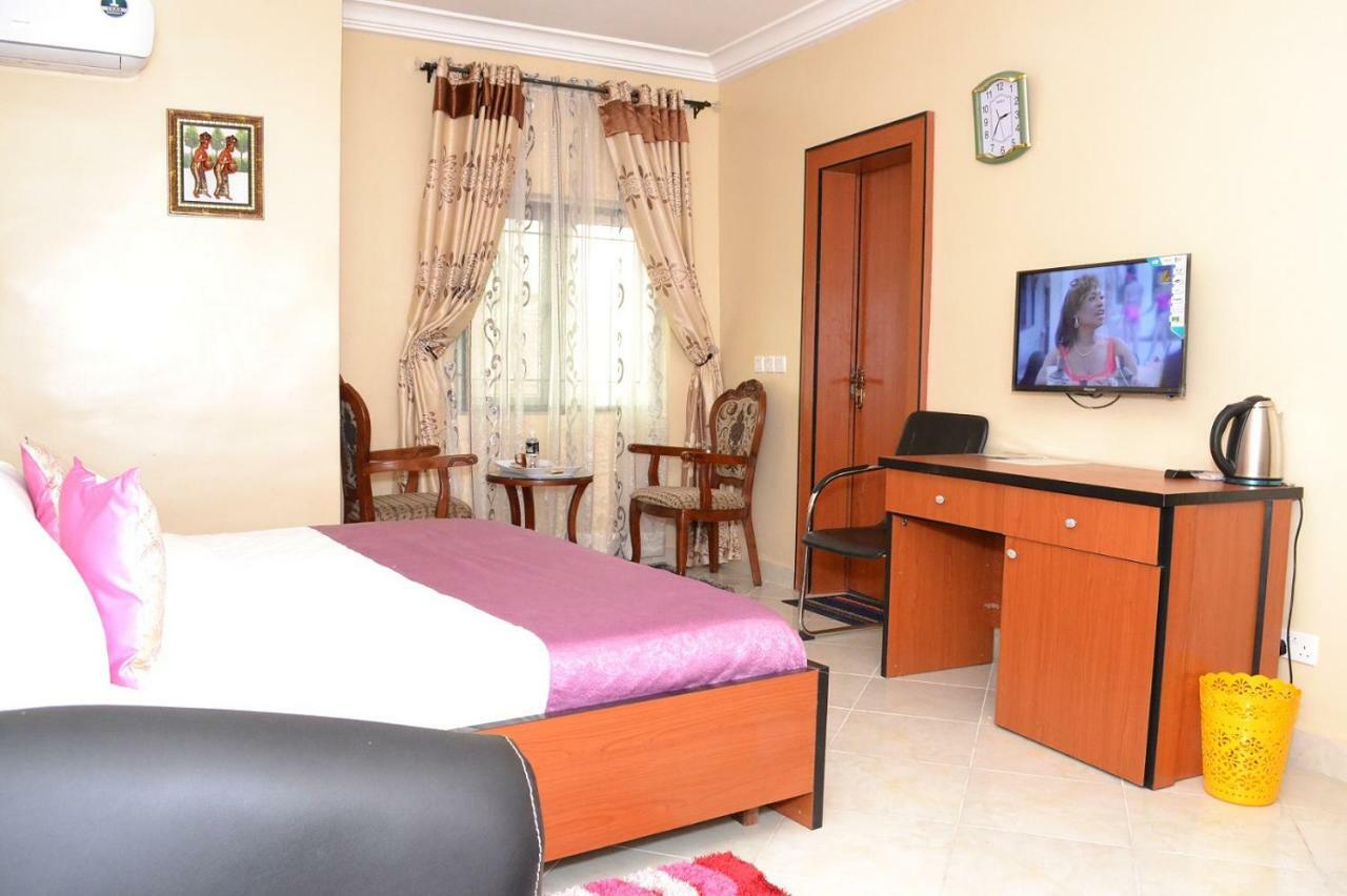 Limoh Suites Benin City Exteriör bild